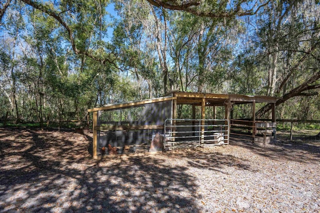 view of outdoor structure with an outbuilding and an exterior structure