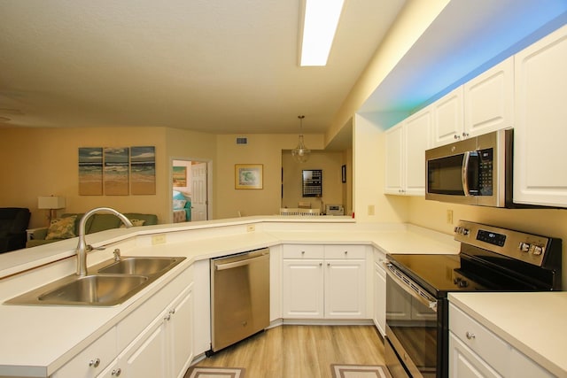 35103 Harbour Vista Cir, Saint Augustine, FL 32080 - kitchen featuring a sink, light wood-style flooring, appliances with stainless steel finishes, and light countertops