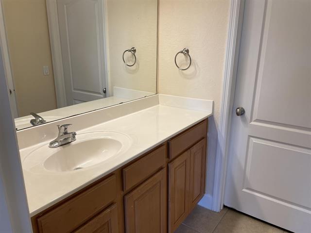 623 Shores Blvd, Saint Augustine Shores, FL 32086 - bathroom featuring tile patterned flooring and vanity