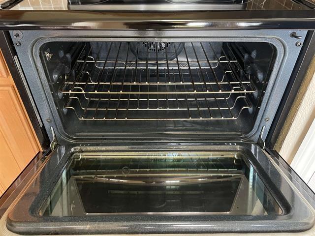 623 Shores Blvd, Saint Augustine Shores, FL 32086 - details featuring black stove
