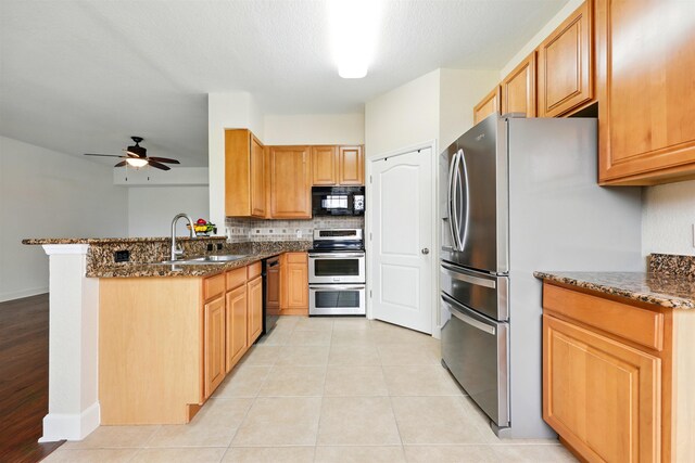 623 Shores Blvd, Saint Augustine Shores, FL 32086 - kitchen featuring black appliances, a sink, backsplash, dark stone countertops, and ceiling fan
