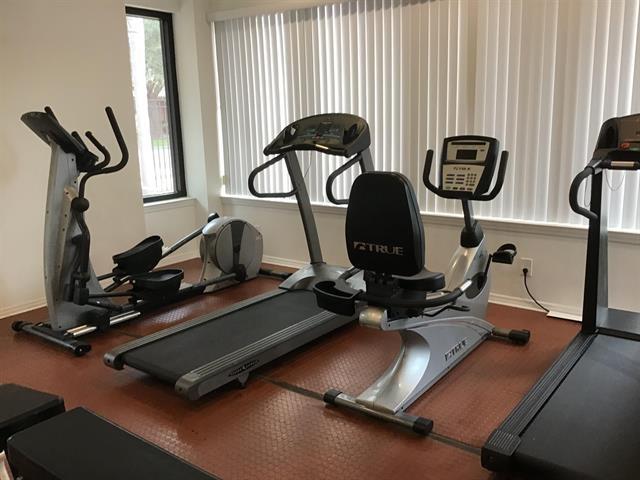 623 Shores Blvd, Saint Augustine Shores, FL 32086 - view of workout room