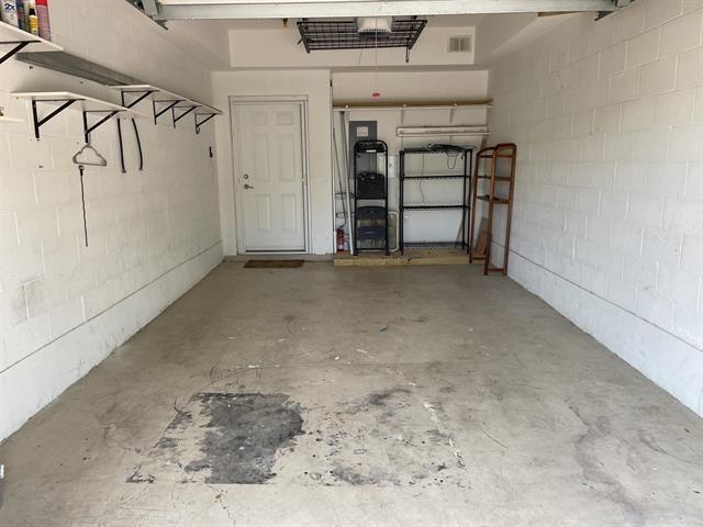 623 Shores Blvd, Saint Augustine Shores, FL 32086 - view of garage