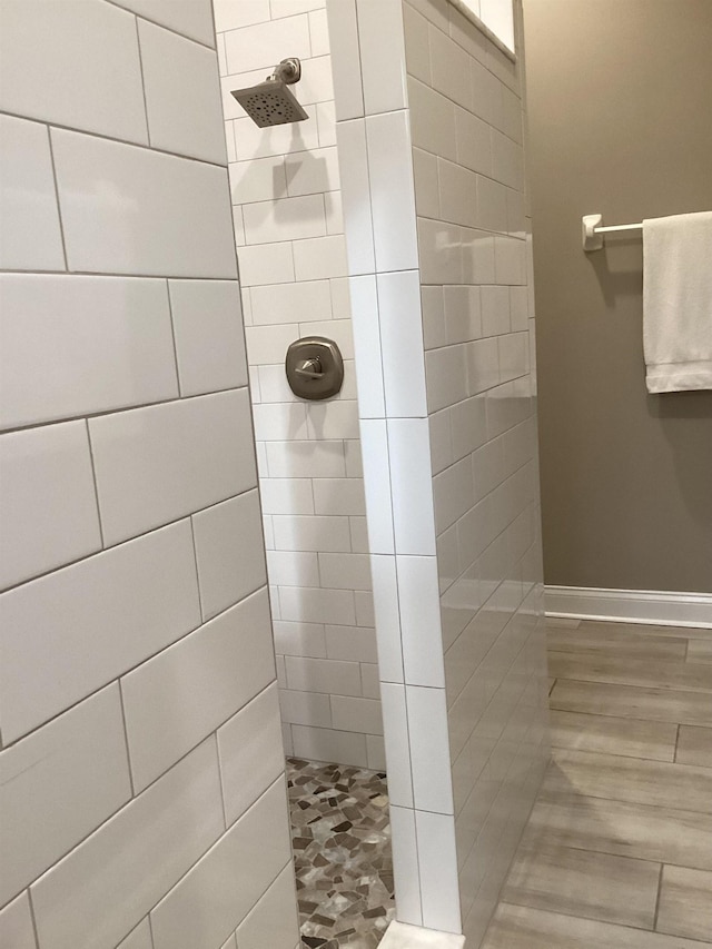 bathroom featuring a tile shower