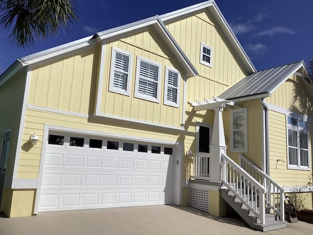 view of front of house featuring a garage