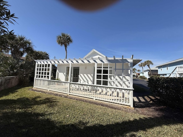 back of house featuring a lawn