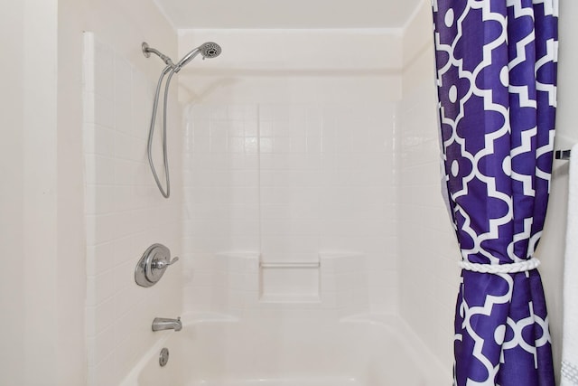 bathroom featuring shower / bath combo