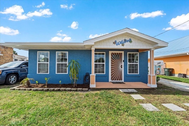 342 Euclid Ave, Daytona Beach, FL 32118 - view of front of property featuring a front yard, a porch, and stucco siding