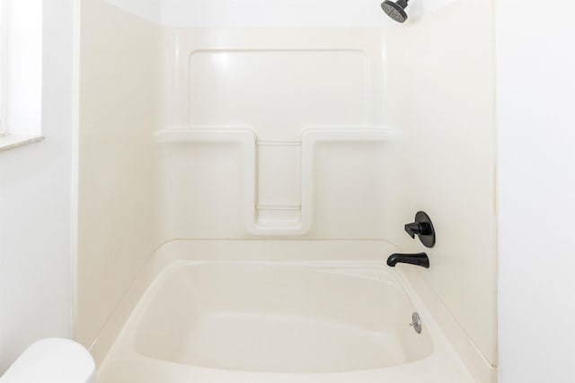 bathroom with washtub / shower combination