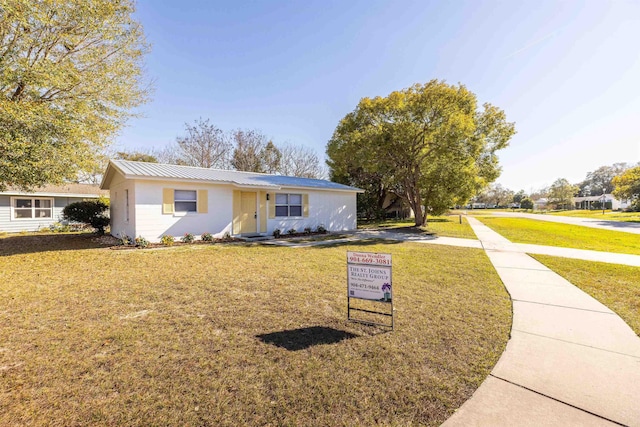 ranch-style home with a front yard