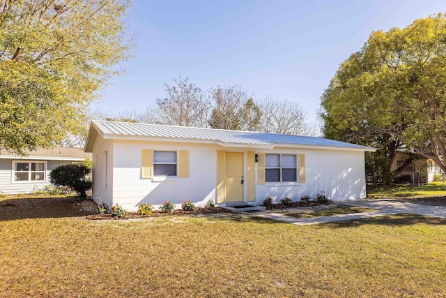 ranch-style home with a front yard