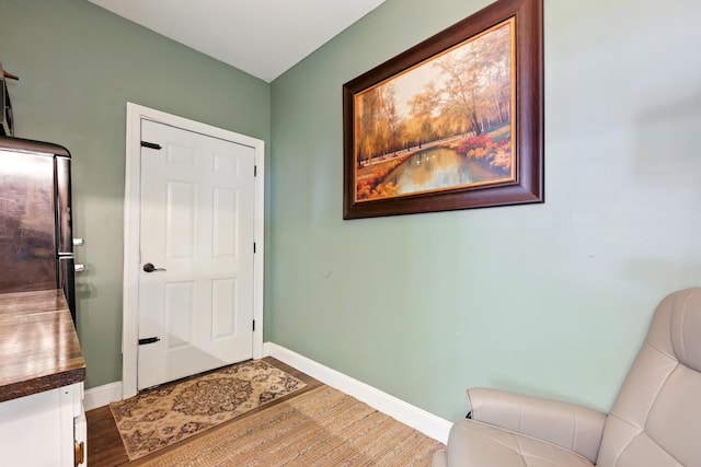 133 Federal Point Rd, East Palatka, FL 32131 - foyer entrance featuring wood finished floors and baseboards