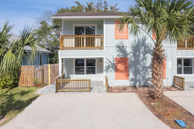 112 2nd St, Saint Augustine, FL 32080 - view of front of home featuring a balcony