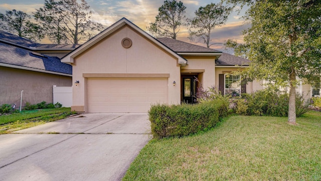 view of front of home featuring a yard and a garage