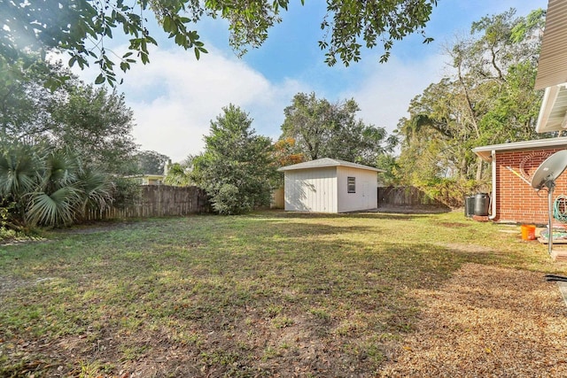 view of yard with a shed