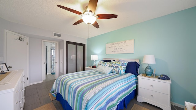 bedroom featuring ceiling fan and a textured ceiling