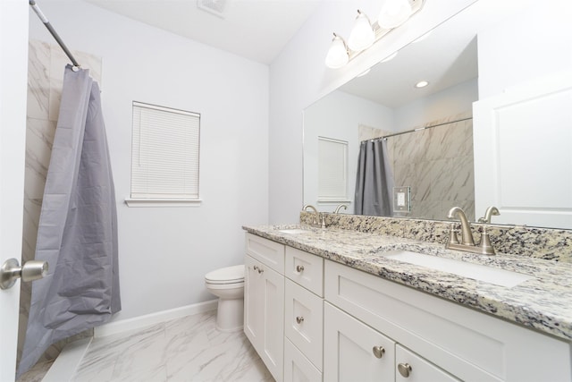 bathroom with a shower with shower curtain, vanity, and toilet