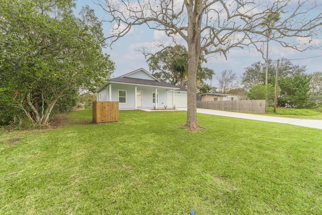 view of front facade with a porch and a front yard