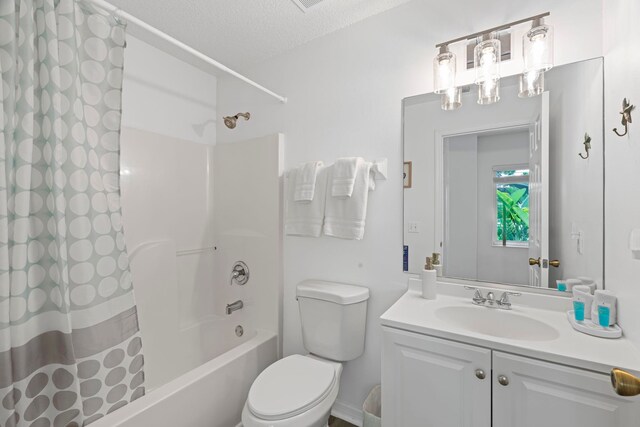 110 Dory Rd, Saint Augustine, FL 32086 - full bath featuring shower / tub combo with curtain, vanity, toilet, and a textured ceiling