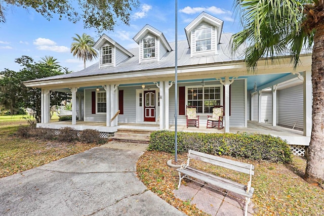 view of front of property featuring a porch