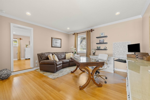 living area with baseboards, crown molding, light wood-style flooring, and recessed lighting