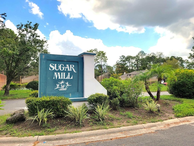 view of community / neighborhood sign