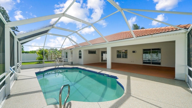 53 Pritchard Dr, Palm Coast, FL 32164 - swimming pool featuring a patio and glass enclosure
