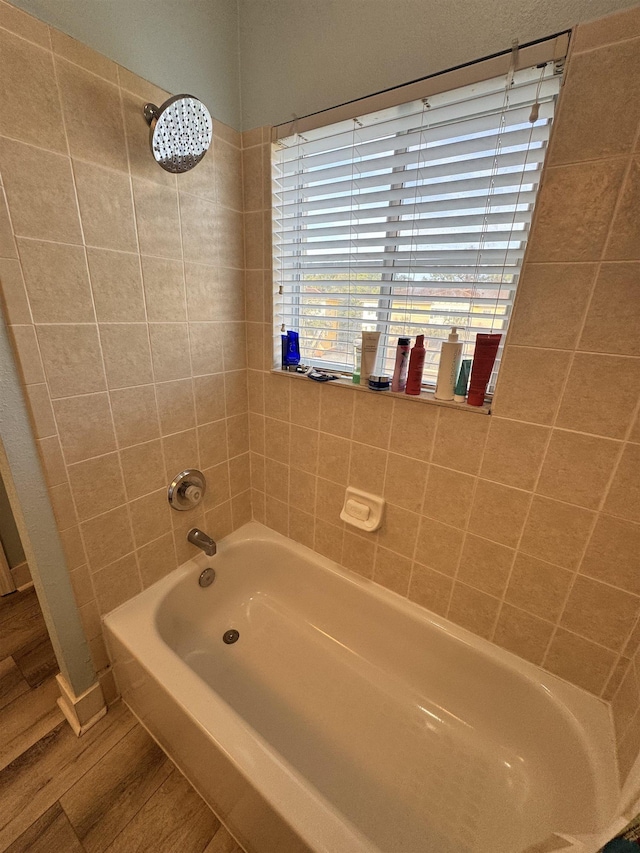 bathroom with tiled shower / bath combo