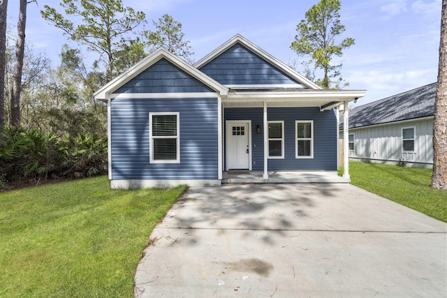 view of front of property with a front lawn