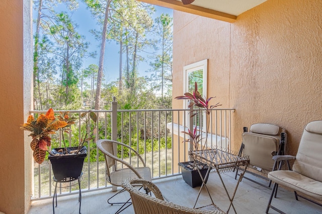 balcony featuring ceiling fan