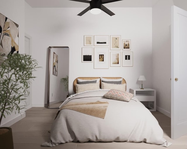 bedroom with ceiling fan