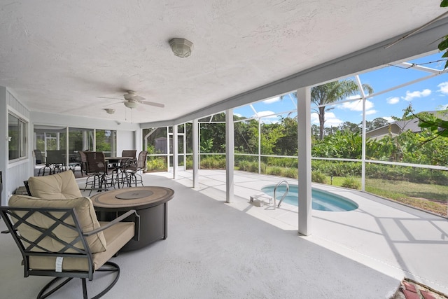 sunroom / solarium with ceiling fan