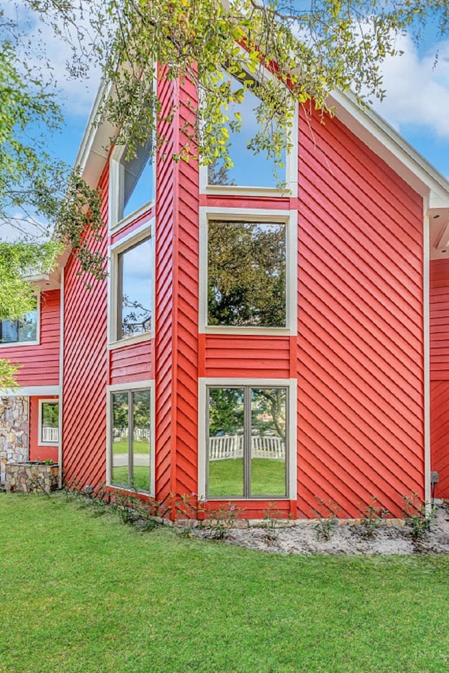 4 Santa Maria Ln, Saint Augustine, FL 32080 - view of side of home featuring a yard