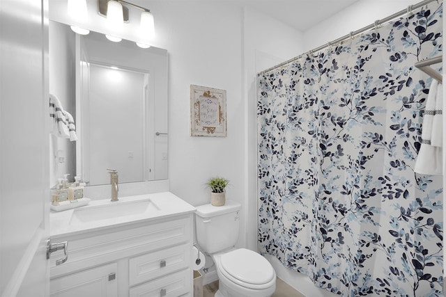 bathroom featuring a shower with curtain, vanity, and toilet