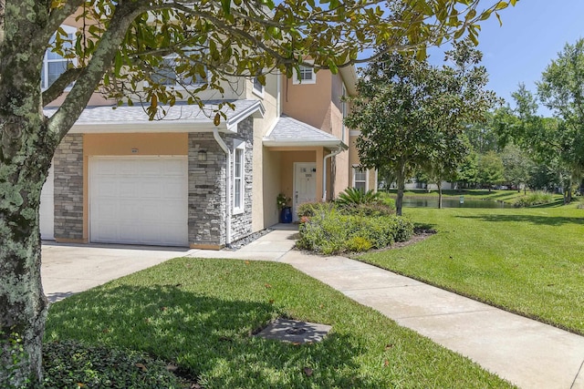 view of front facade featuring a garage and a front yard