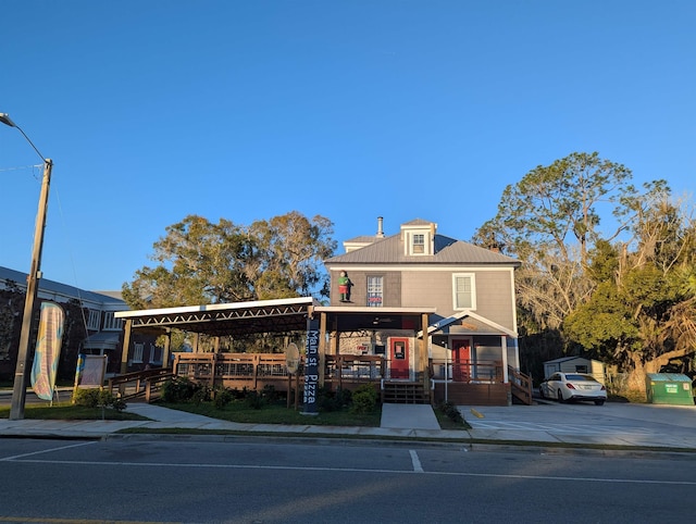 view of front of property featuring covered porch