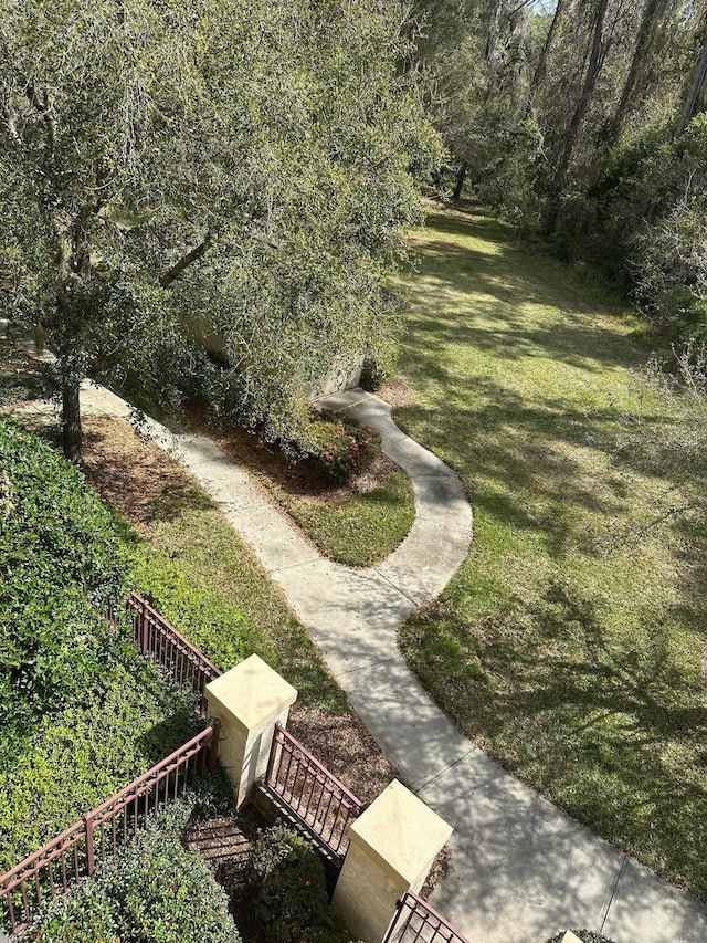 view of property's community featuring a lawn