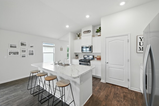 313 Caminha Rd, Saint Augustine, FL 32084 - kitchen featuring stainless steel appliances, a kitchen breakfast bar, an island with sink, vaulted ceiling, and dark wood-style floors