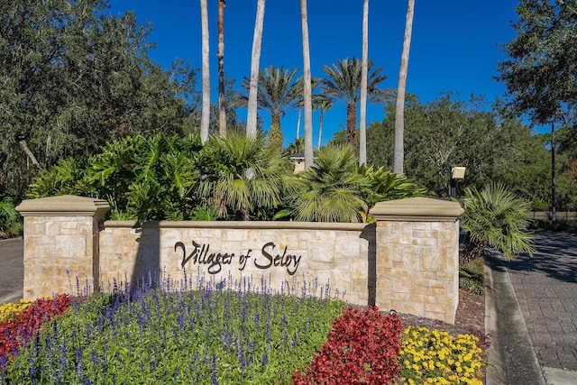 view of community / neighborhood sign