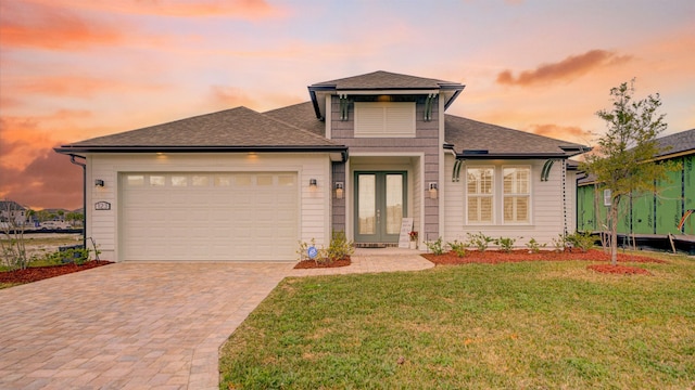 view of front of house featuring a lawn and a garage