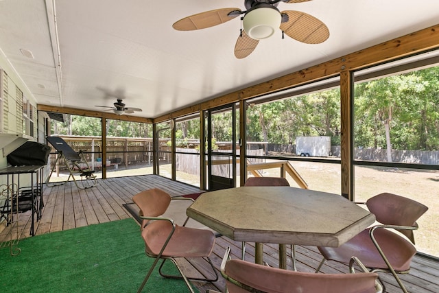 sunroom / solarium with a ceiling fan