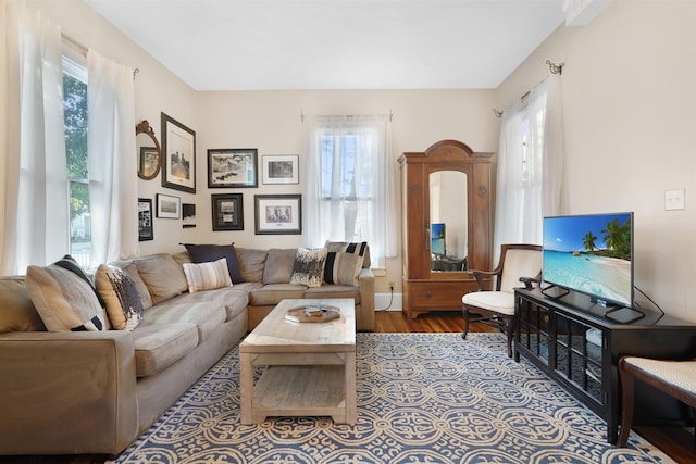 7 Cincinnati Ave, Saint Augustine, FL 32084 - living area featuring wood finished floors