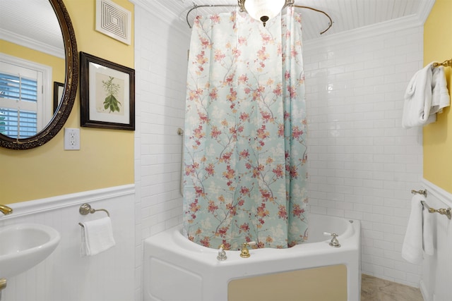 7 Cincinnati Ave, Saint Augustine, FL 32084 - full bath with ornamental molding, a wainscoted wall, and shower / bath combination with curtain