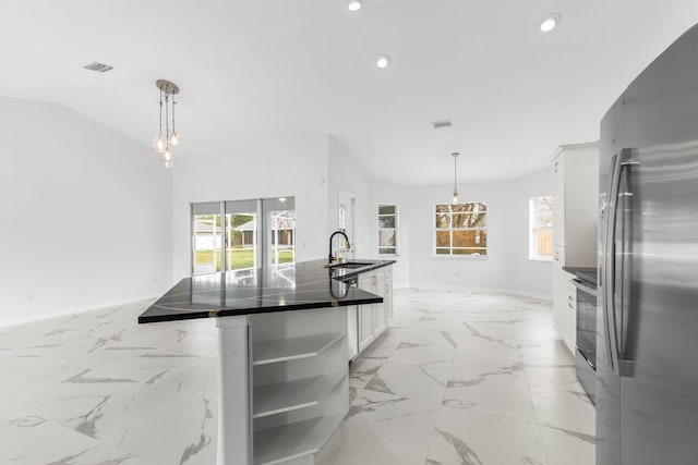 kitchen featuring visible vents, a sink, dark countertops, recessed lighting, and stainless steel appliances