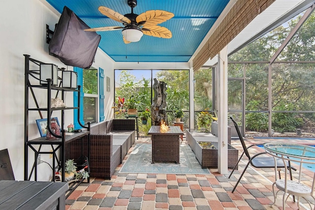 sunroom / solarium featuring ceiling fan