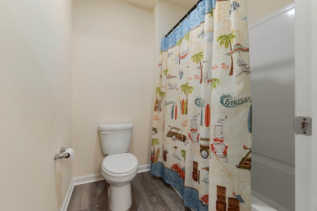 bathroom with a shower with curtain, wood finished floors, toilet, and baseboards