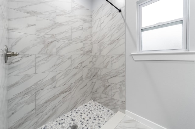 bathroom featuring a healthy amount of sunlight and tiled shower