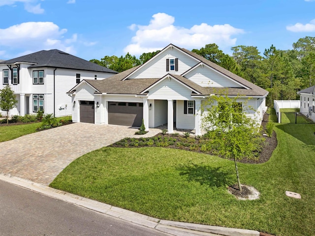 view of front facade featuring a garage and a front lawn