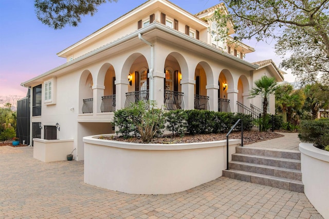 view of front of home featuring stucco siding