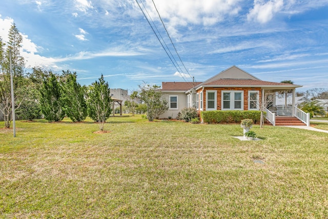 view of front of property featuring a porch and a front lawn